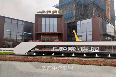 西郊花园3室2厅2卫127㎡车库